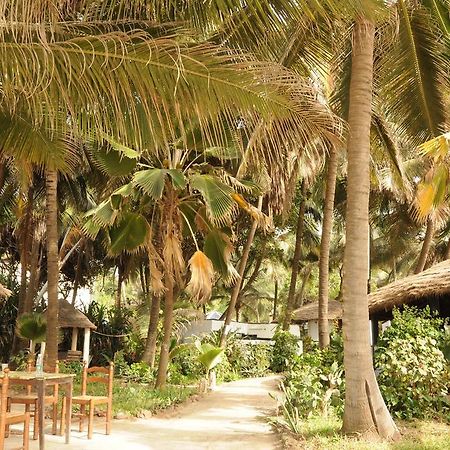 Leybato Beach Hotel Fajara Ngoại thất bức ảnh