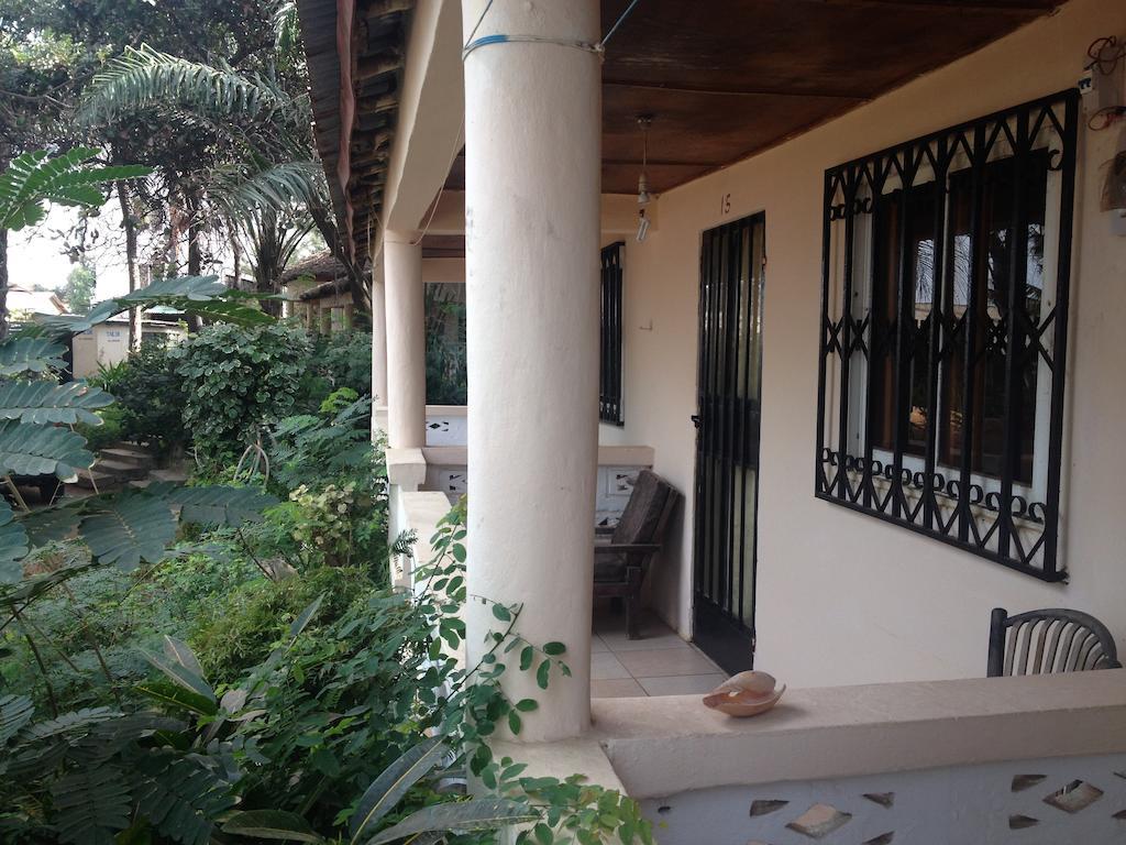 Leybato Beach Hotel Fajara Ngoại thất bức ảnh
