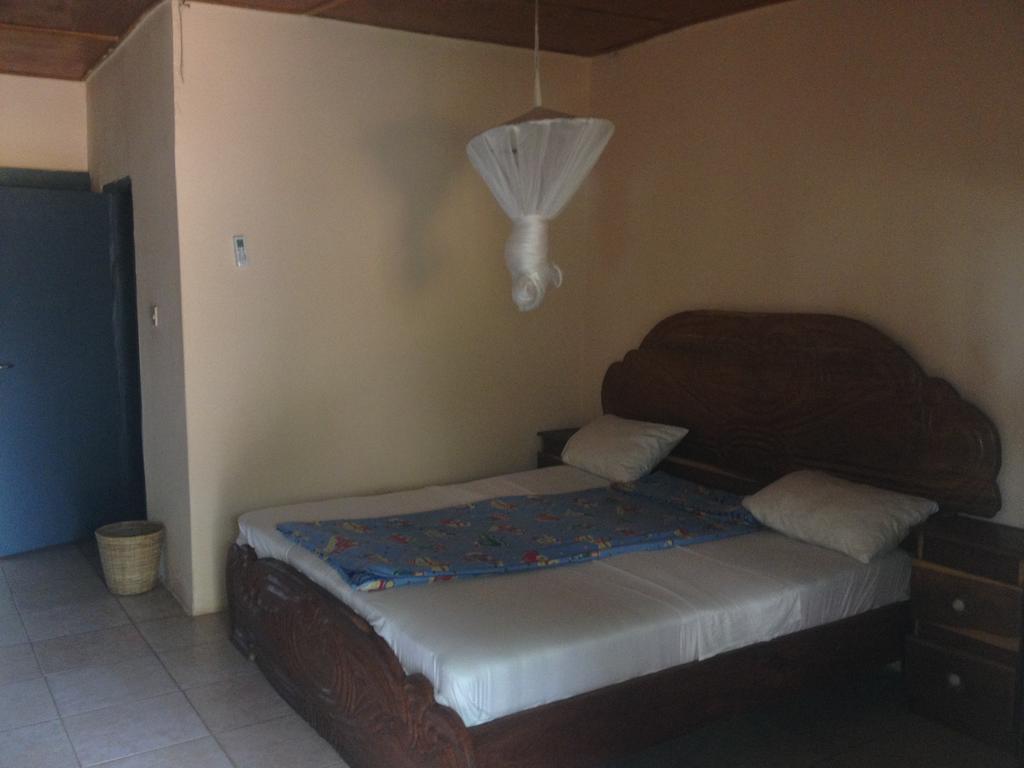 Leybato Beach Hotel Fajara Phòng bức ảnh