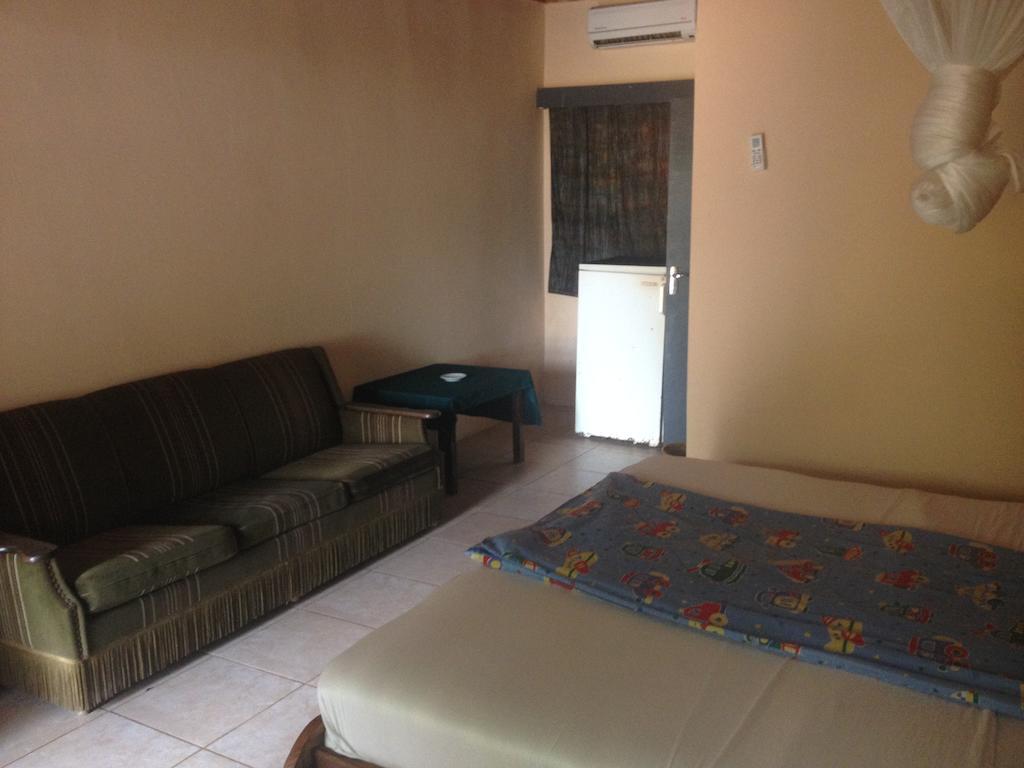 Leybato Beach Hotel Fajara Phòng bức ảnh