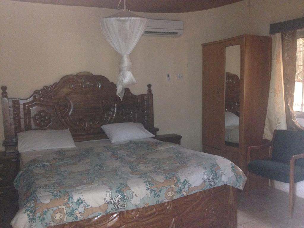Leybato Beach Hotel Fajara Phòng bức ảnh