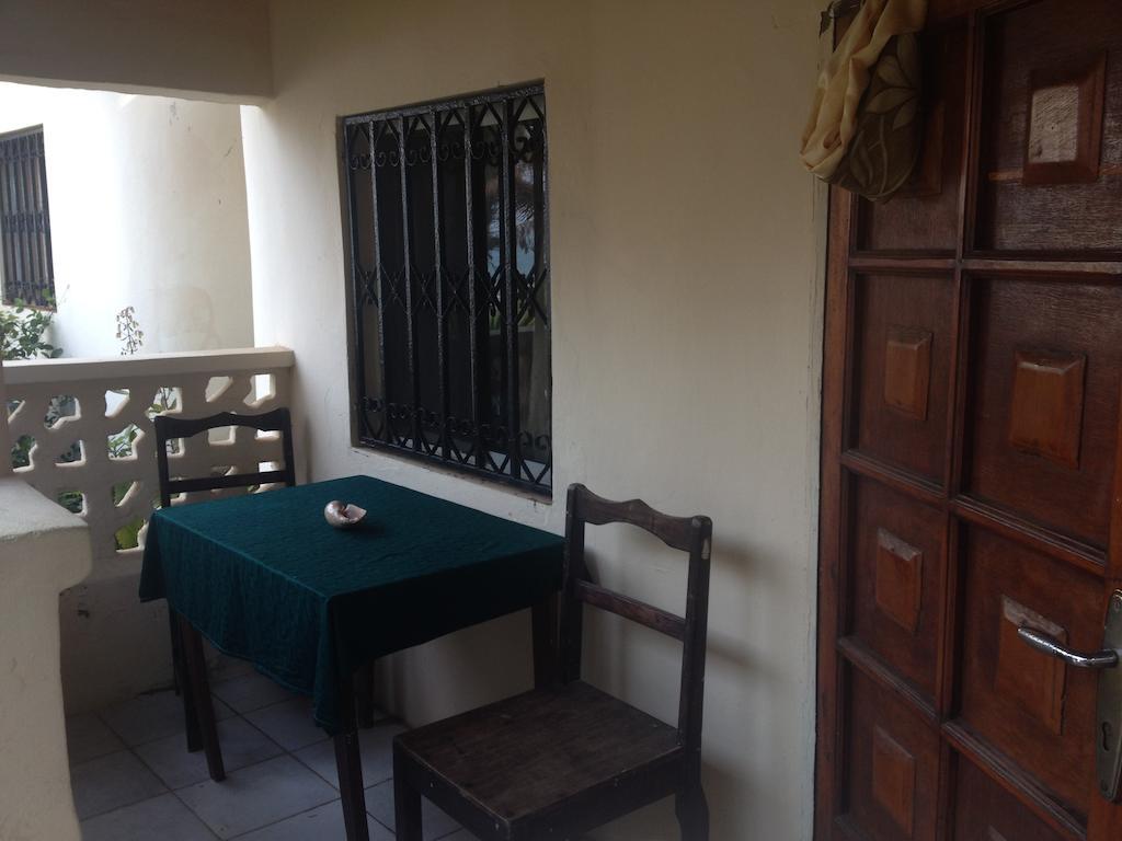 Leybato Beach Hotel Fajara Ngoại thất bức ảnh