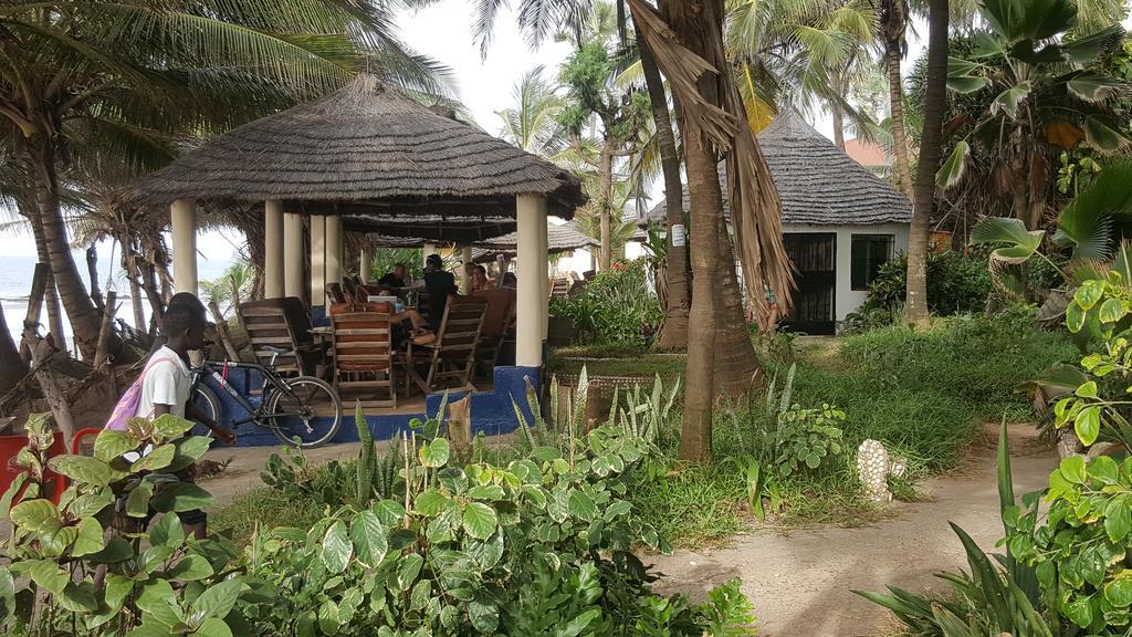 Leybato Beach Hotel Fajara Ngoại thất bức ảnh