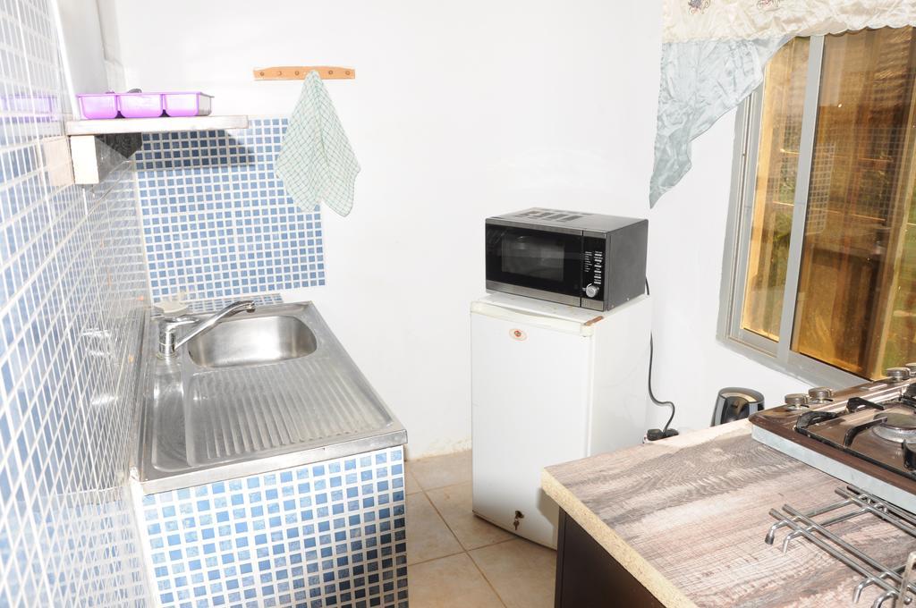 Leybato Beach Hotel Fajara Ngoại thất bức ảnh