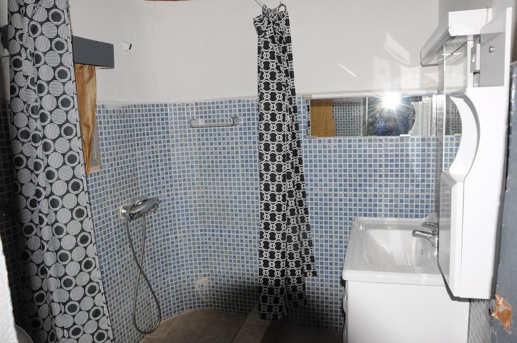 Leybato Beach Hotel Fajara Ngoại thất bức ảnh