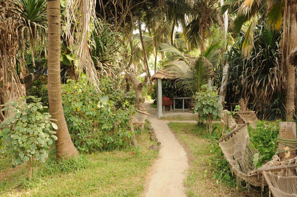 Leybato Beach Hotel Fajara Ngoại thất bức ảnh